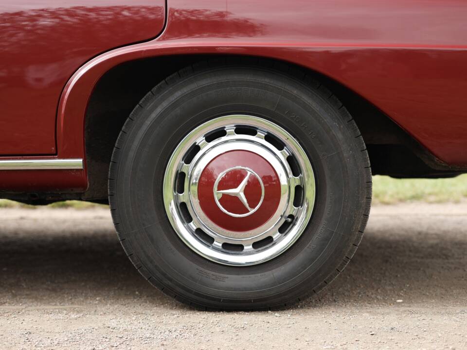 Image 14/50 of Mercedes-Benz 220 (1967)
