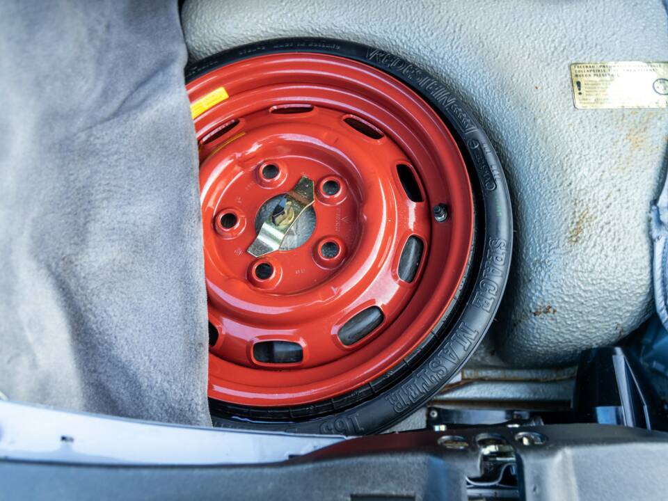 Immagine 42/50 di Porsche 911 Carrera 3.2 "25 years 911" (1988)