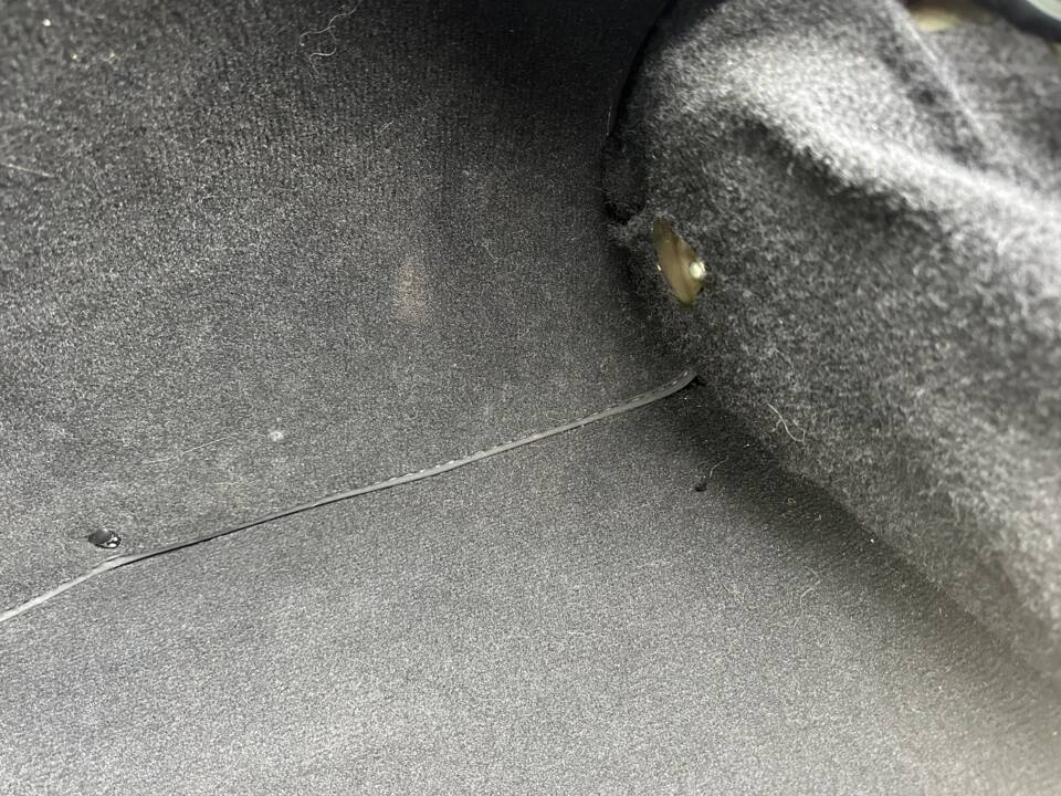 Image 54/80 of Peugeot 504 TI (1976)