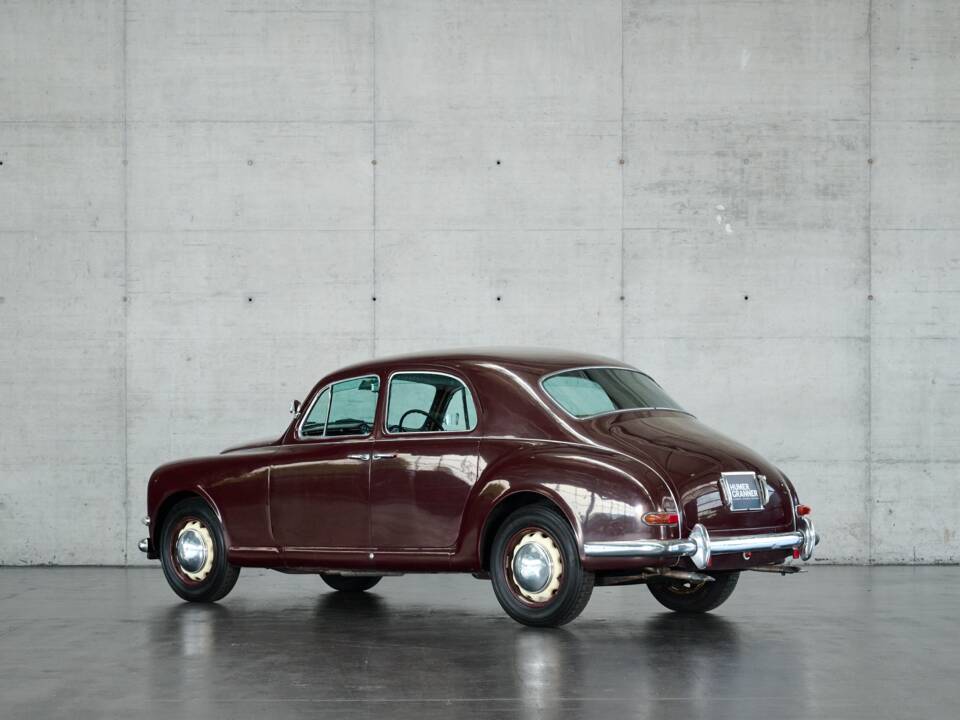 Image 12/50 of Lancia Aurelia B12 (1955)