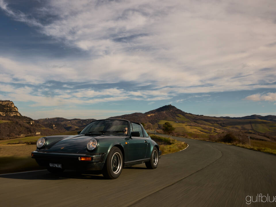 Image 16/79 of Porsche 911 SC 3.0 (1983)