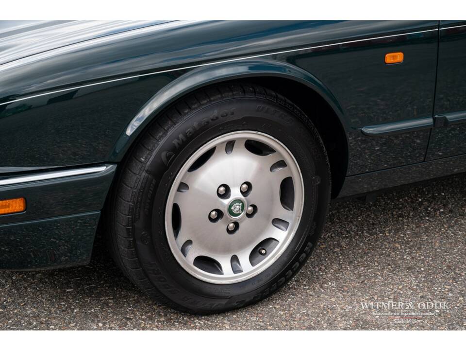 Bild 22/34 von Jaguar XJ6 3.2 Executive (1997)