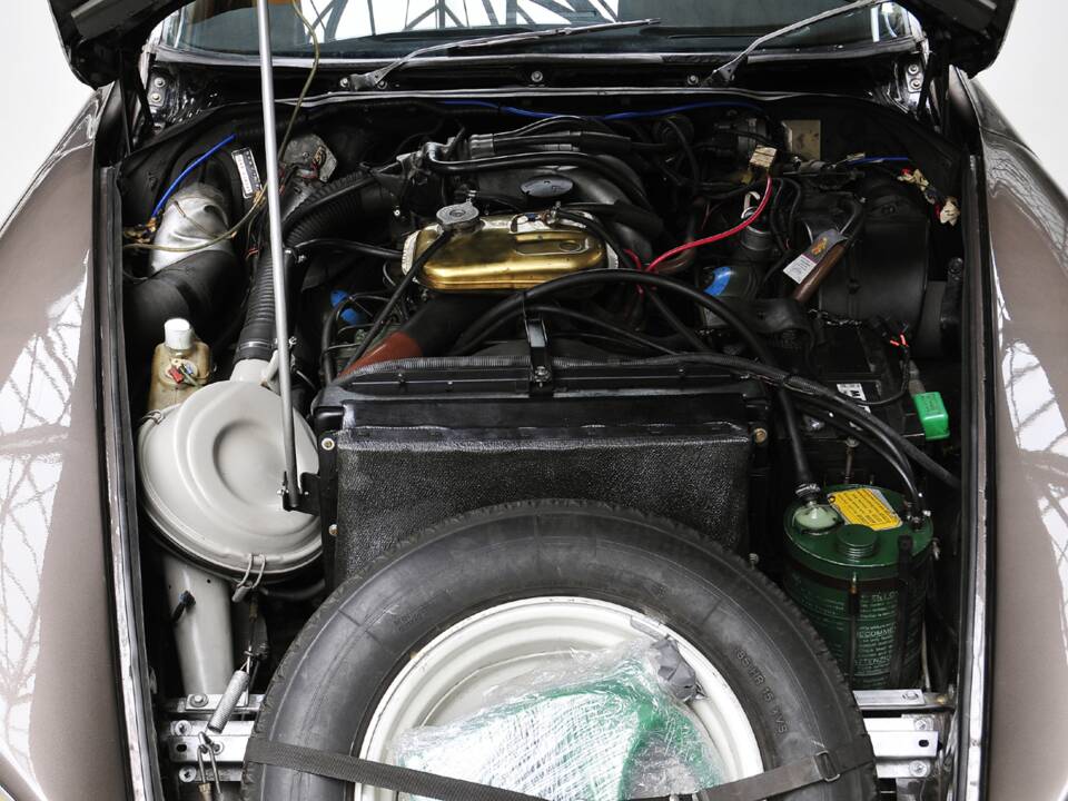 Bild 22/32 von Citroën DS 23 Pallas IE (1973)