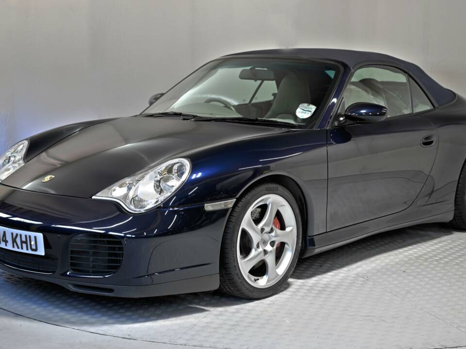 Bild 23/50 von Porsche 911 Carrera 4S (2004)