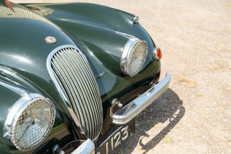 Image 32/50 of Jaguar XK 120 DHC (1954)
