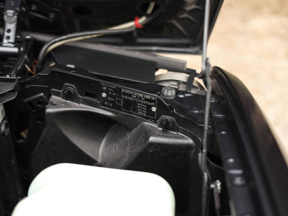 Image 67/83 de BMW 325i (1990)