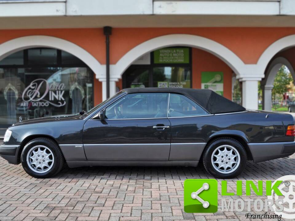 Afbeelding 2/10 van Mercedes-Benz 300 CE-24 (1993)