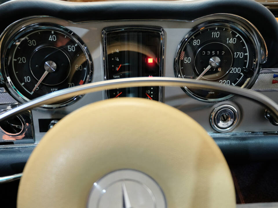 Image 26/36 of Mercedes-Benz 280 SL (1969)