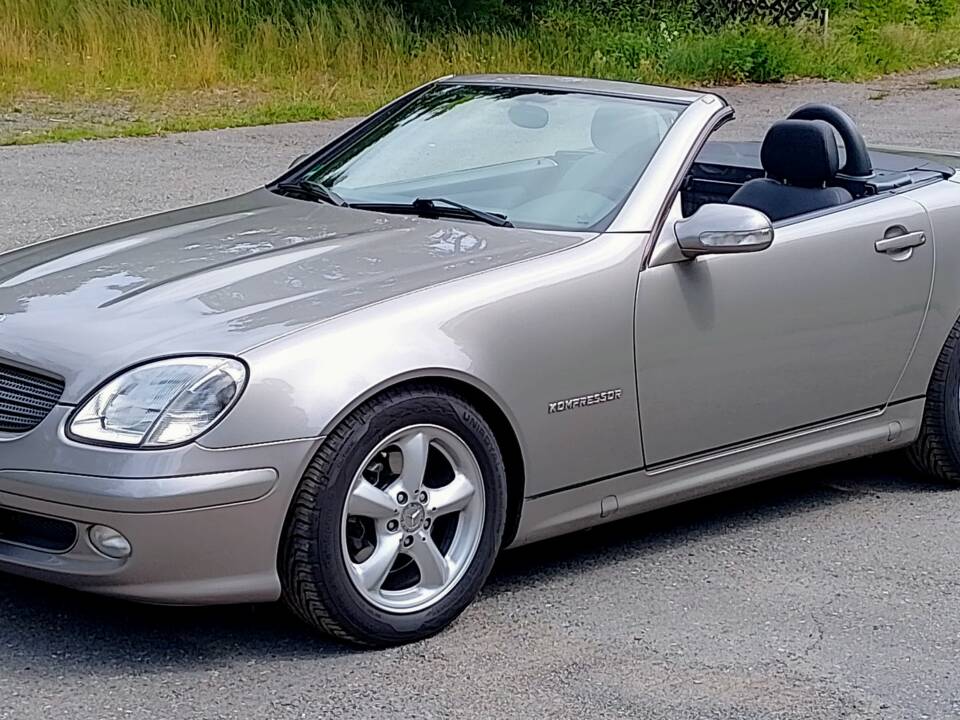 Immagine 6/10 di Mercedes-Benz SLK 200 Kompressor (2003)