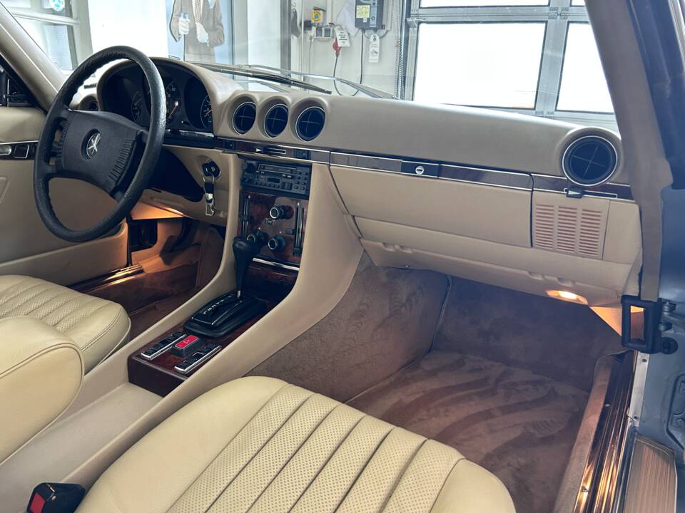 Image 11/39 de Mercedes-Benz 350 SLC (1978)