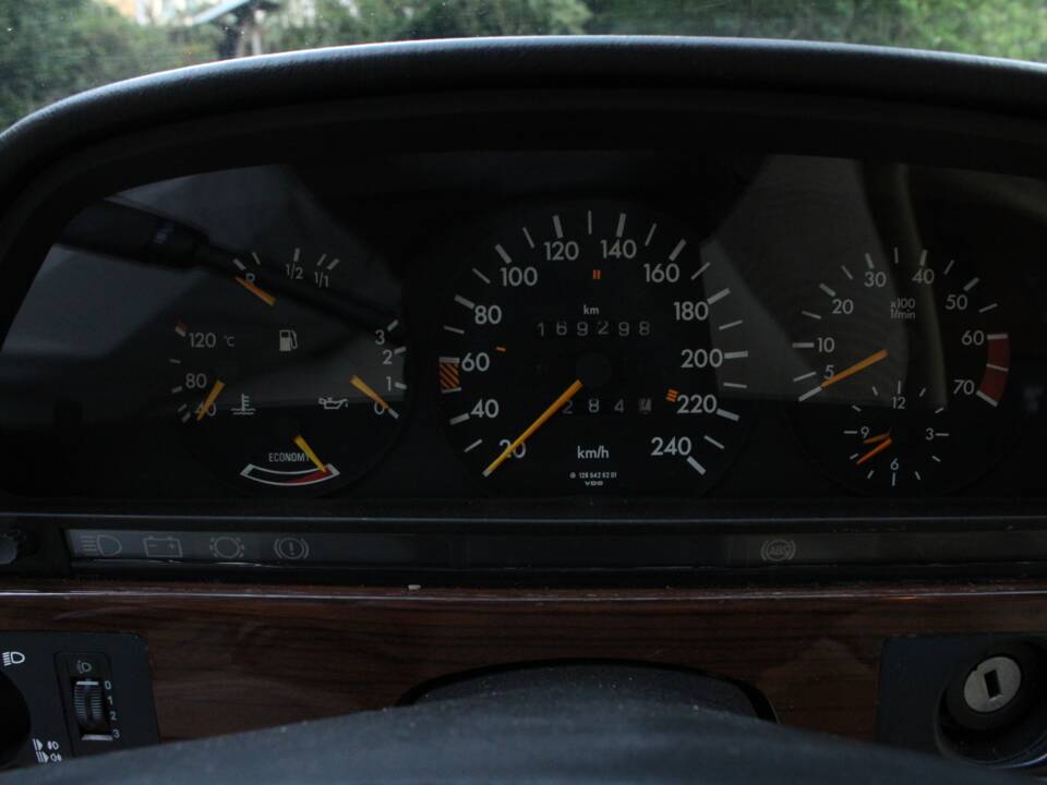 Image 26/51 de Mercedes-Benz 500 SE (1984)