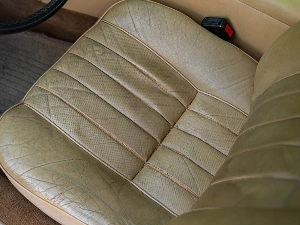 Image 32/50 de Jaguar XJ 6 4.2 (1981)