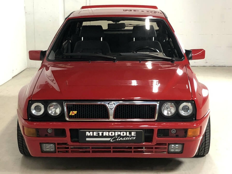 Image 17/33 of Lancia Delta HF Integrale Evoluzione I (1992)