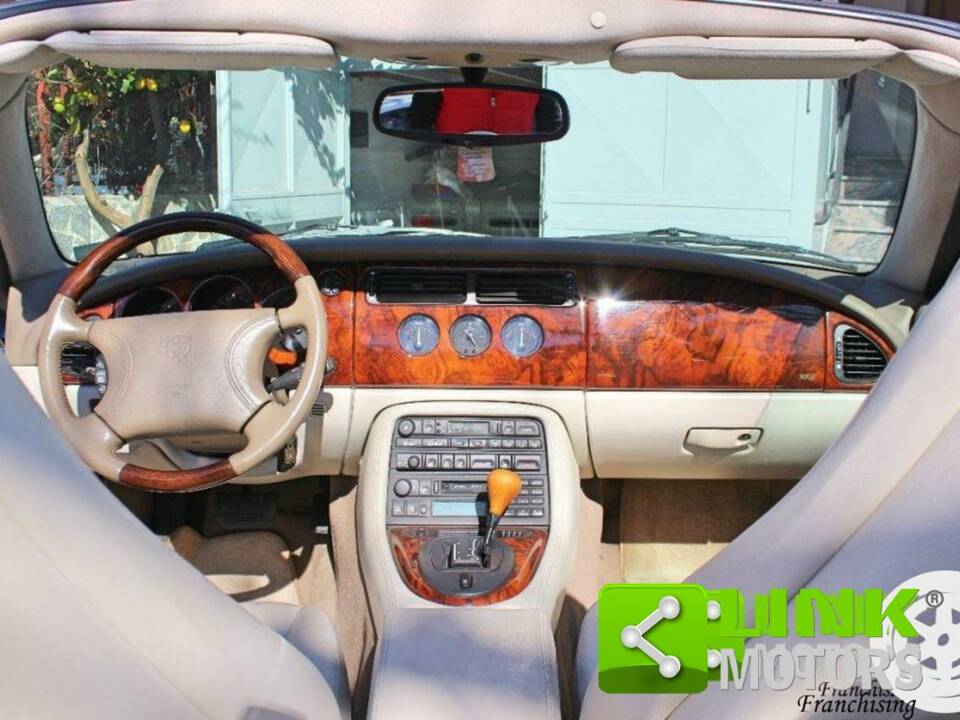 Image 2/10 of Jaguar XK8 4.0 (1997)
