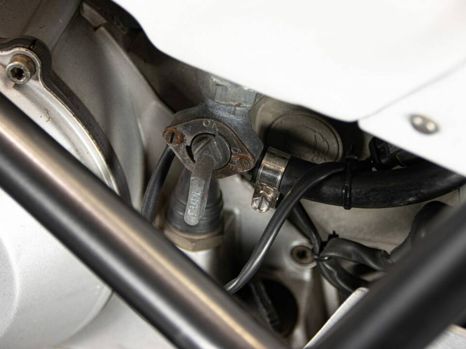 Image 44/50 of Cagiva E900 Elefant (1997)