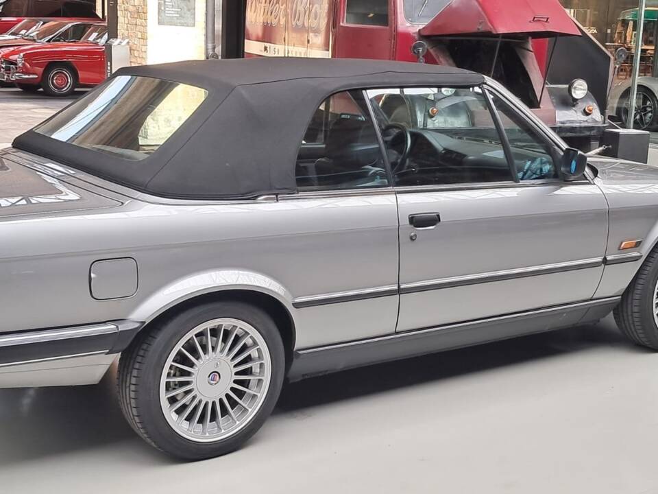 Image 7/12 of BMW 320i (1990)