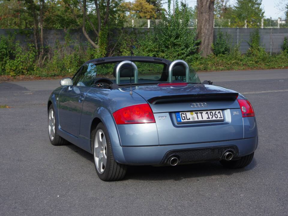 Image 6/20 de Audi TT 3.2 quattro (2004)