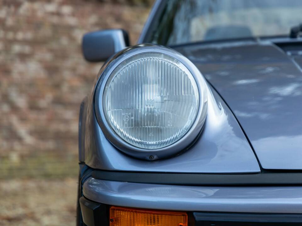 Immagine 8/50 di Porsche 911 Carrera 3.2 "25 years 911" (1988)