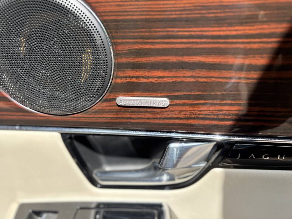 Image 27/50 of Jaguar XJ 5.0 (2011)