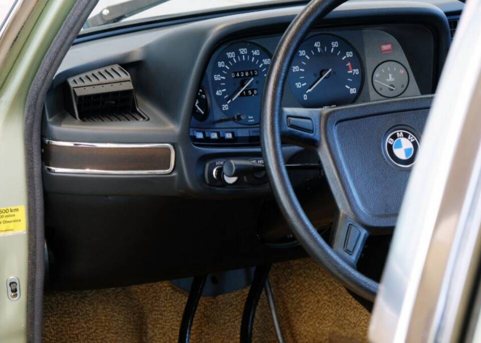 Bild 19/25 von BMW 525 (1977)