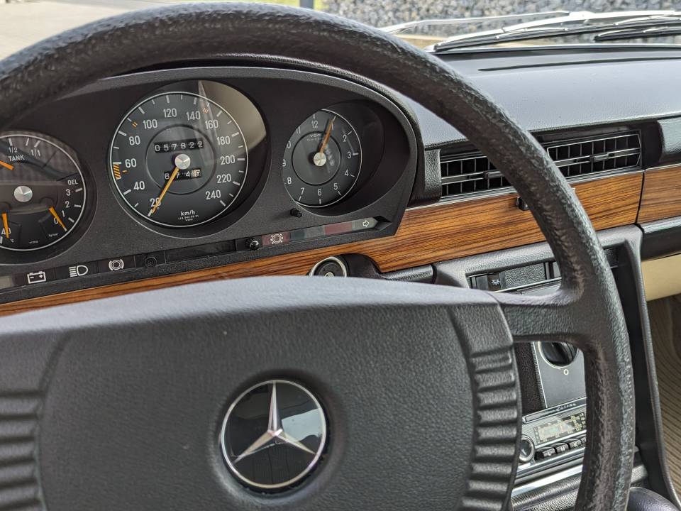 Bild 10/37 von Mercedes-Benz 350 SE (1975)