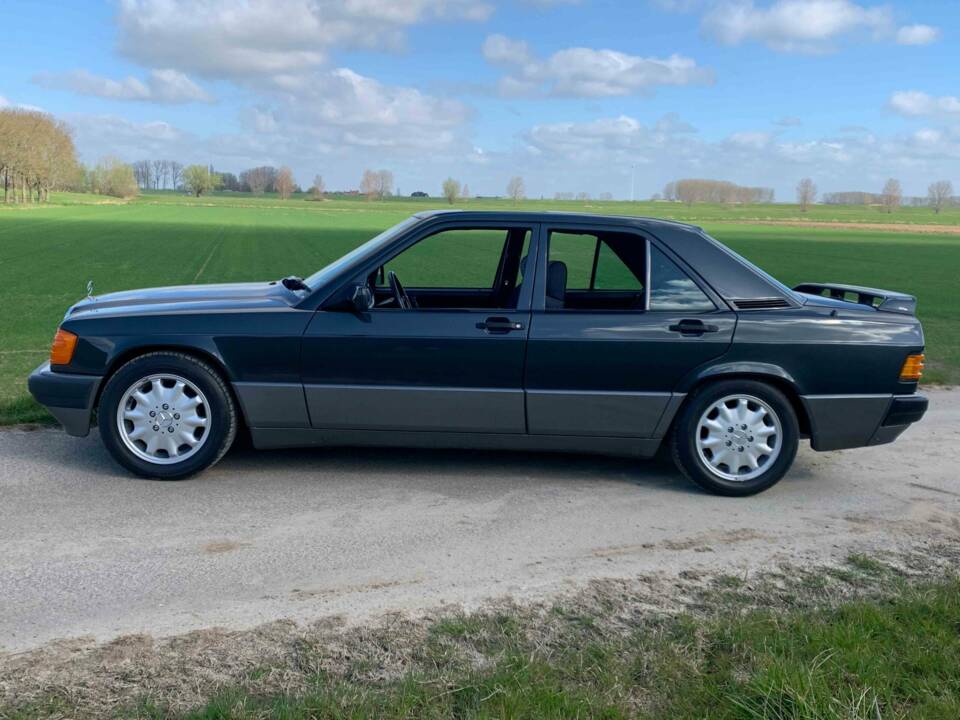 Image 2/5 of Mercedes-Benz 190 E 2.6 (1990)