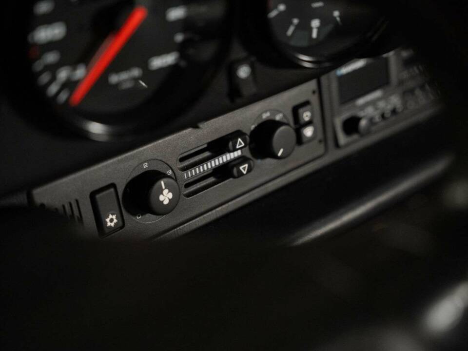 Image 14/25 of Porsche 911 Turbo 3.6 (1991)