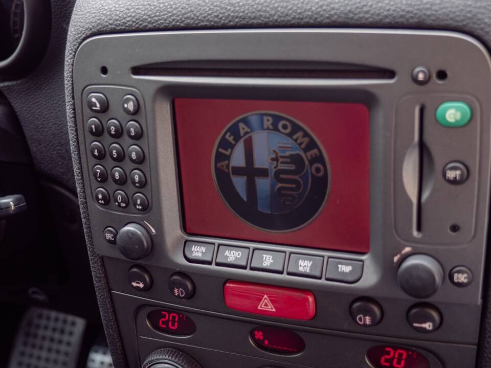 Image 36/60 of Alfa Romeo 147 3.2 GTA (2003)