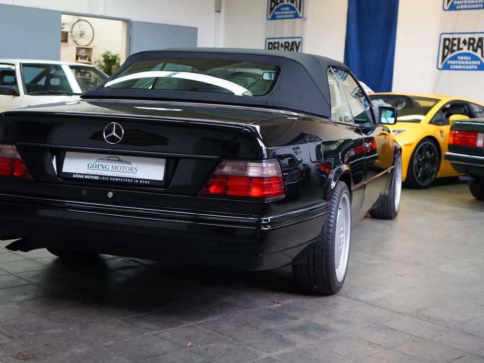 Image 33/36 of Mercedes-Benz E 320 (1995)
