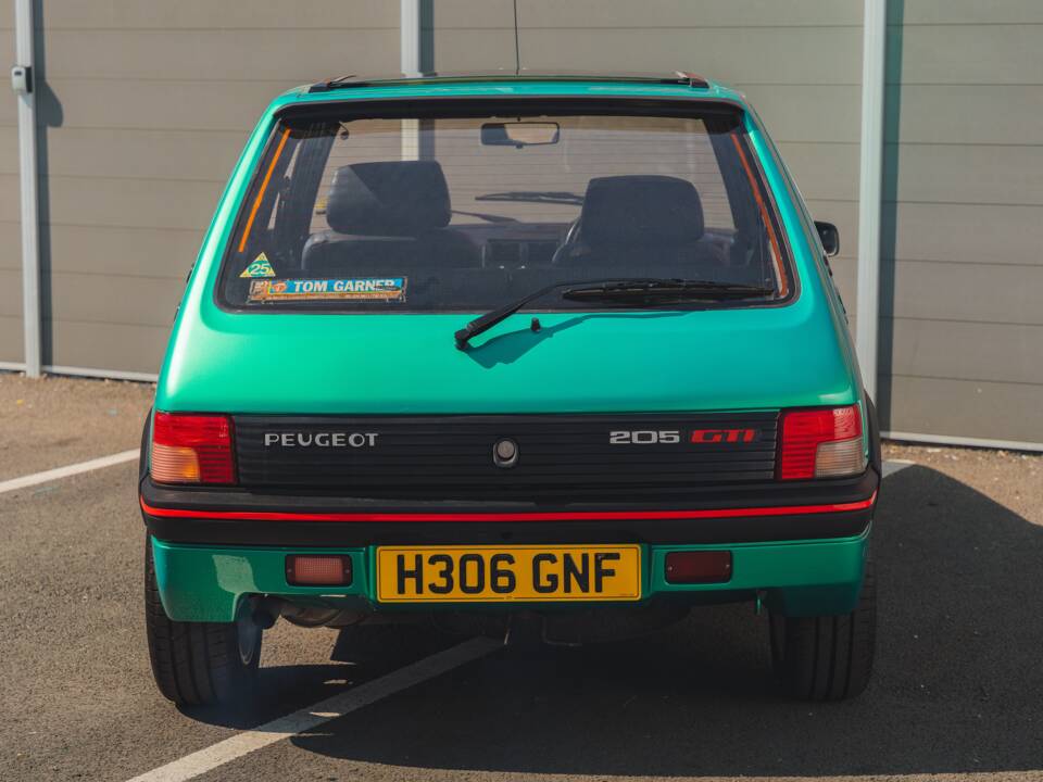 Bild 35/50 von Peugeot 205 GTi 1.9 (1991)