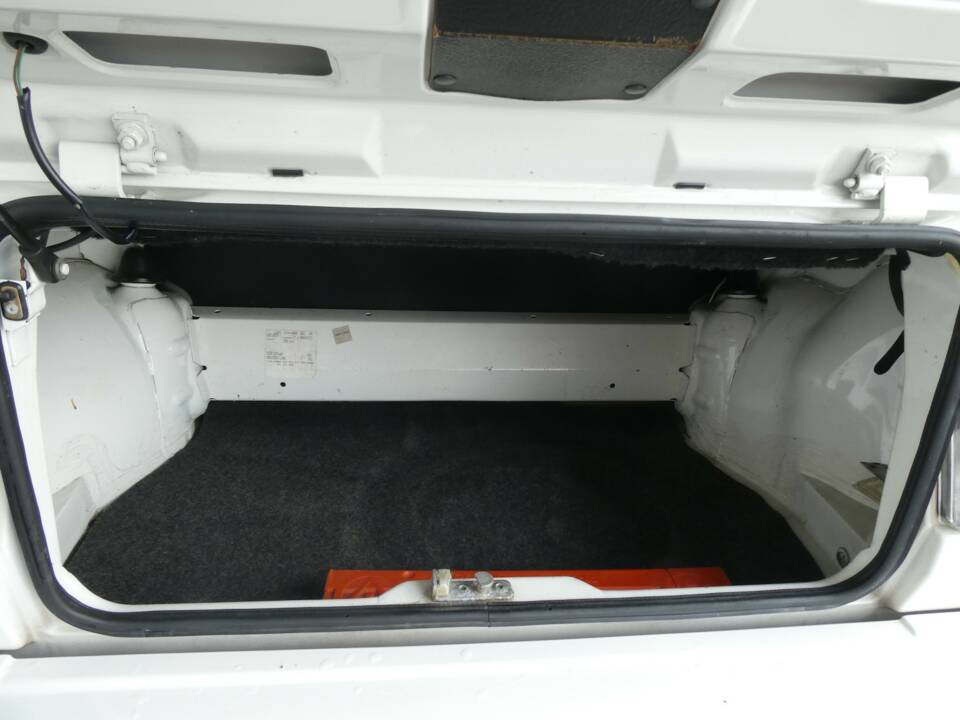 Image 19/23 of Volkswagen Golf Mk I Convertible 1.8 (1992)