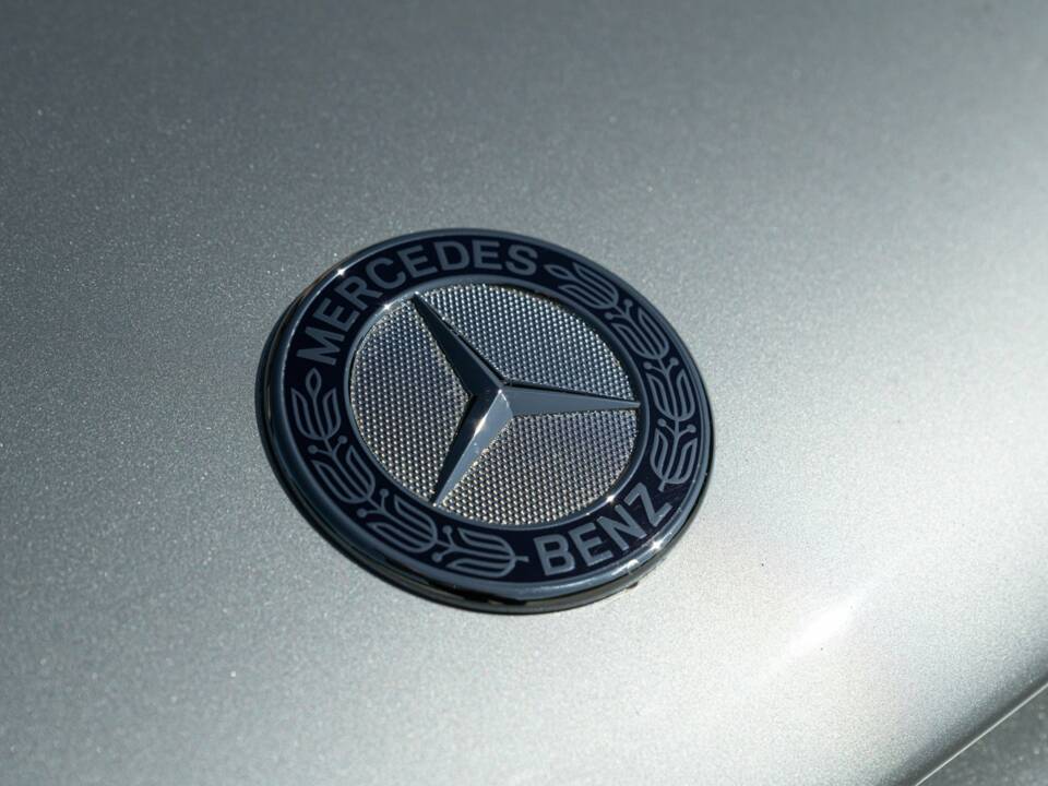 Image 32/50 of Mercedes-Benz SL 55 AMG (2002)