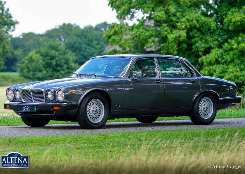 Image 1/57 de Jaguar XJ 12 (1986)