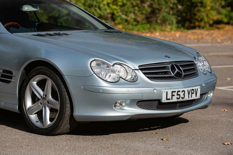 Image 8/50 of Mercedes-Benz SL 500 (2003)