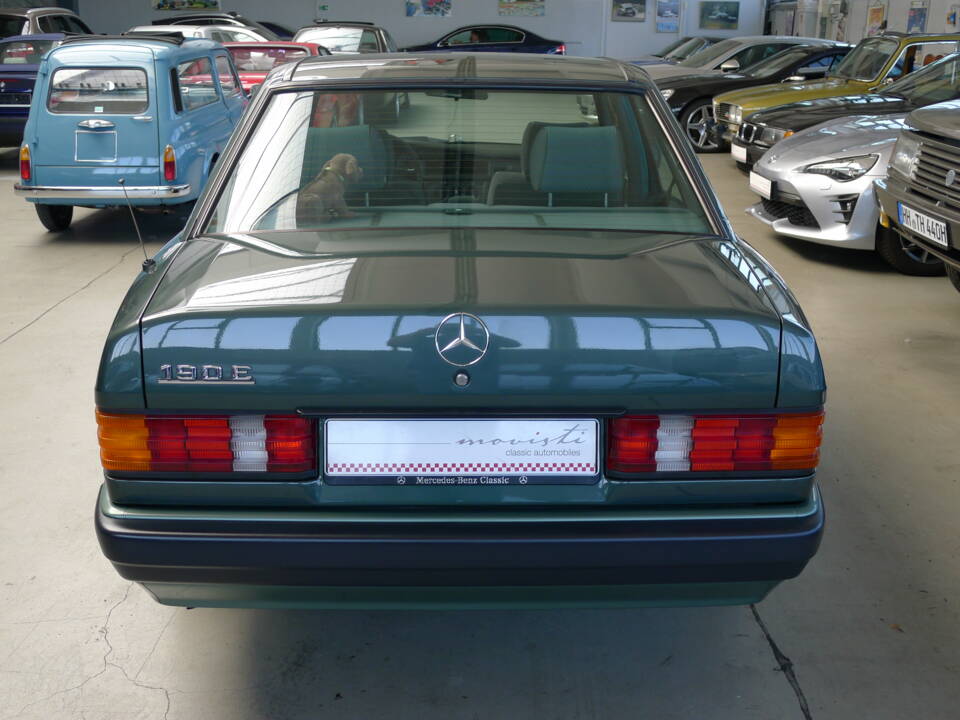 Bild 24/37 von Mercedes-Benz 190 E (1989)