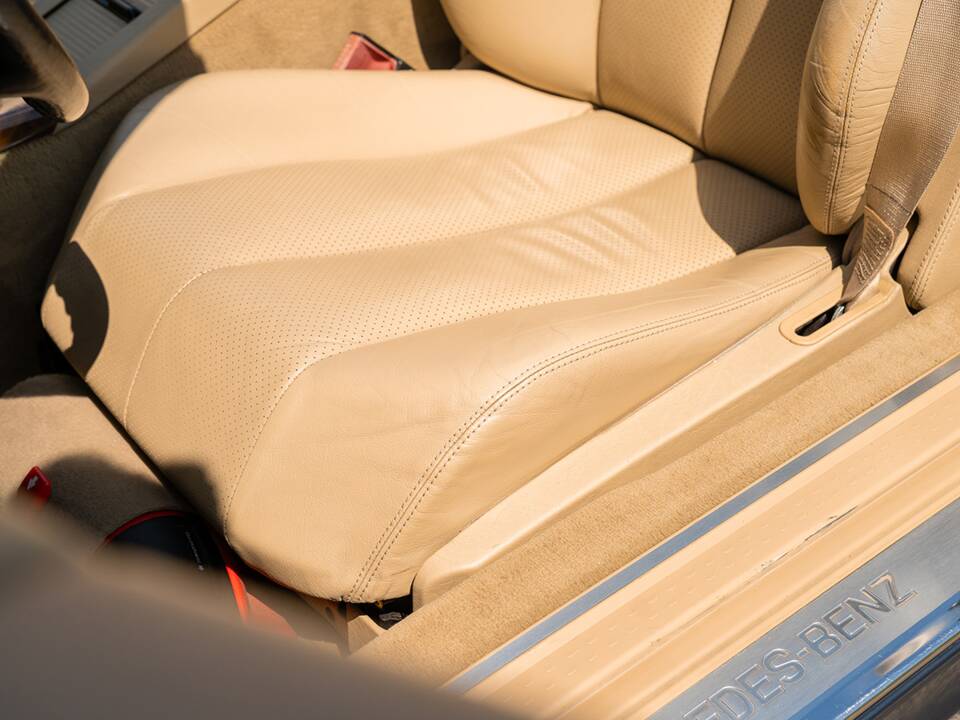 Image 21/44 de Mercedes-Benz 500 SL (1990)