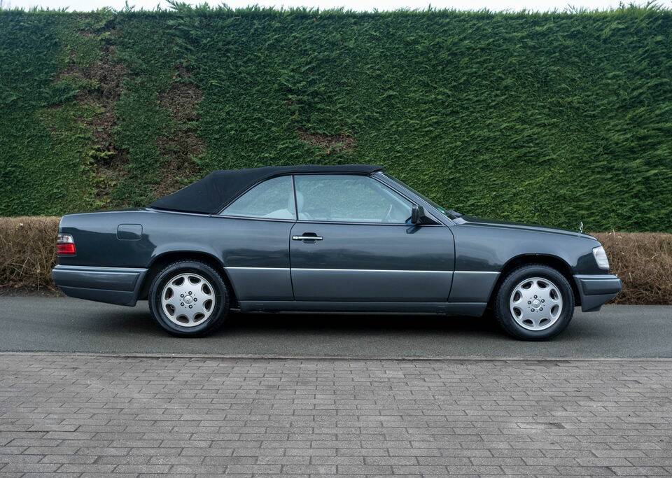 Bild 5/8 von Mercedes-Benz E 220 (1994)