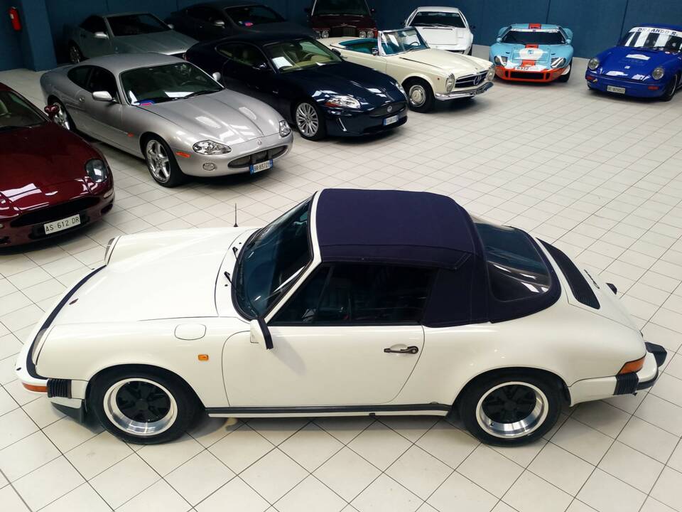 Bild 10/77 von Porsche 911 Carrera 3.2 (1984)