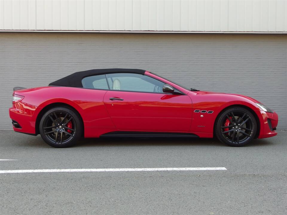 Image 6/99 of Maserati GranCabrio Sport (2015)