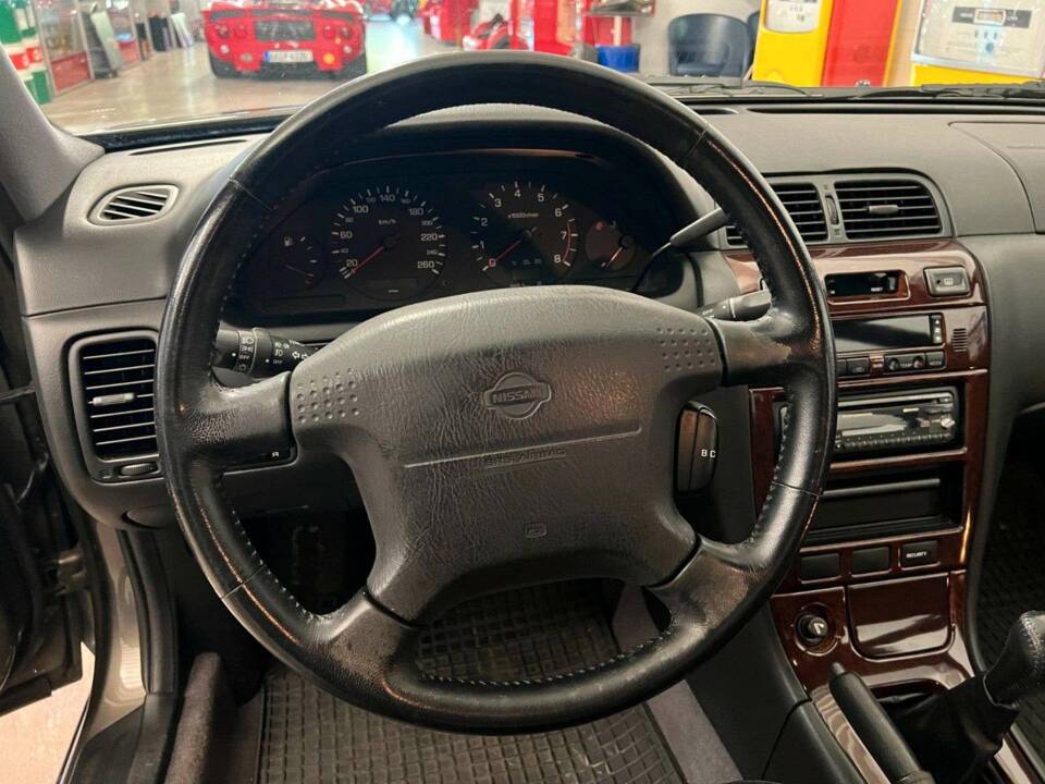 Image 9/17 de Nissan Maxima 2.0 V6 (1998)