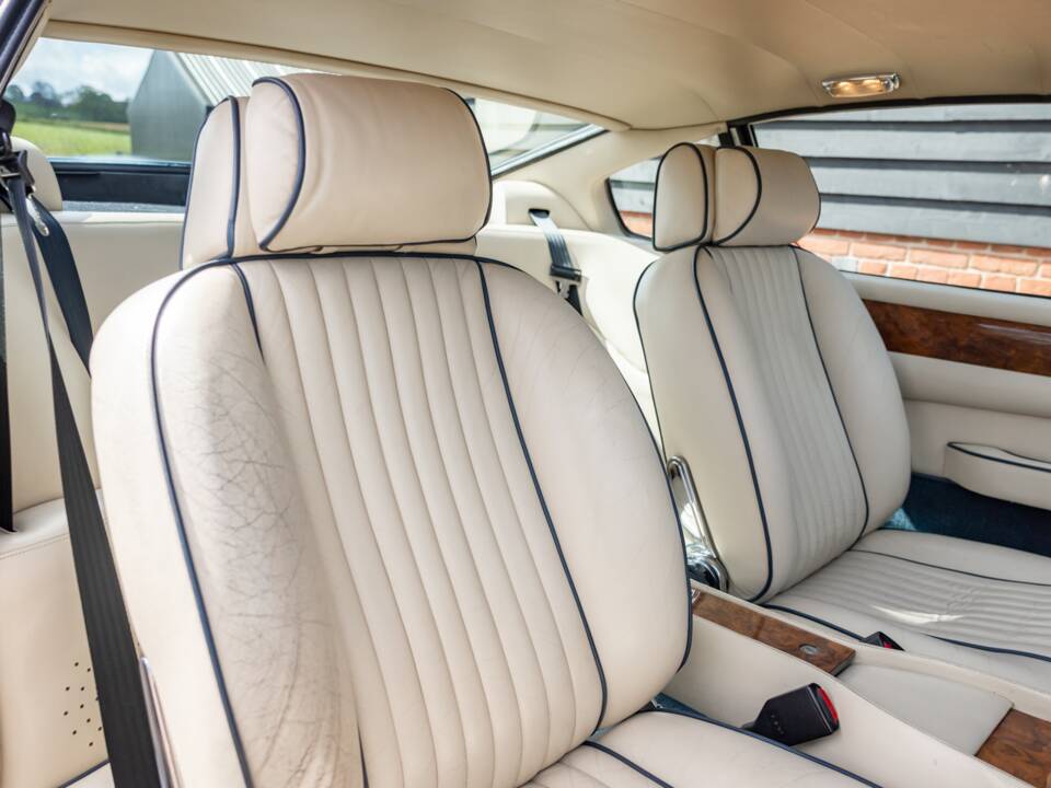 Bild 30/70 von Aston Martin V8 EFi (1988)