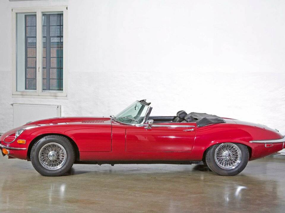 Image 5/19 de Jaguar Type E V12 (1974)