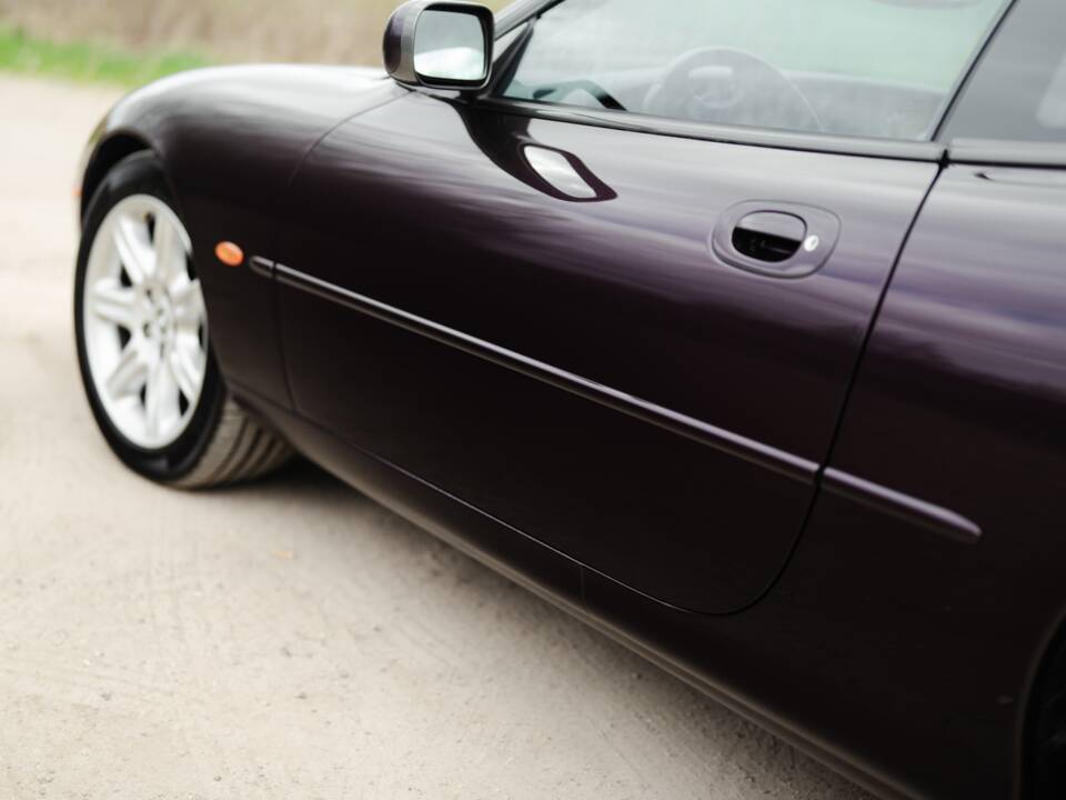 Image 10/42 of Jaguar XK8 4.0 (1999)