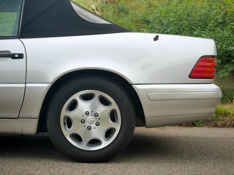Image 35/50 of Mercedes-Benz SL 500 (1900)