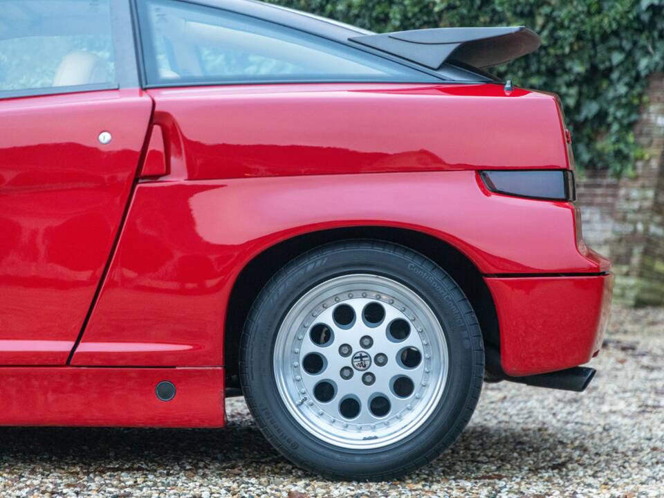 Image 23/50 of Alfa Romeo SZ (1991)