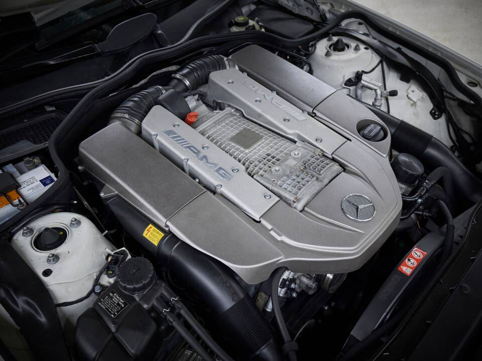 Image 92/99 de Mercedes-Benz SL 55 AMG (2005)