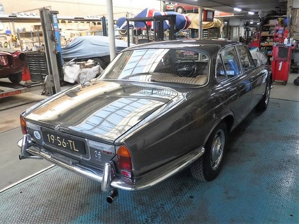 Afbeelding 4/50 van Jaguar XJ 6 2.8 (1972)