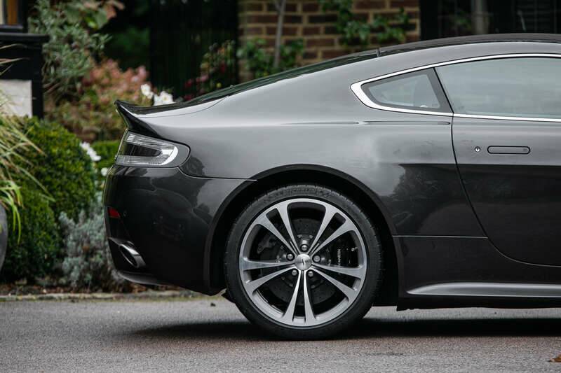 Imagen 40/46 de Aston Martin V12 Zagato (2011)