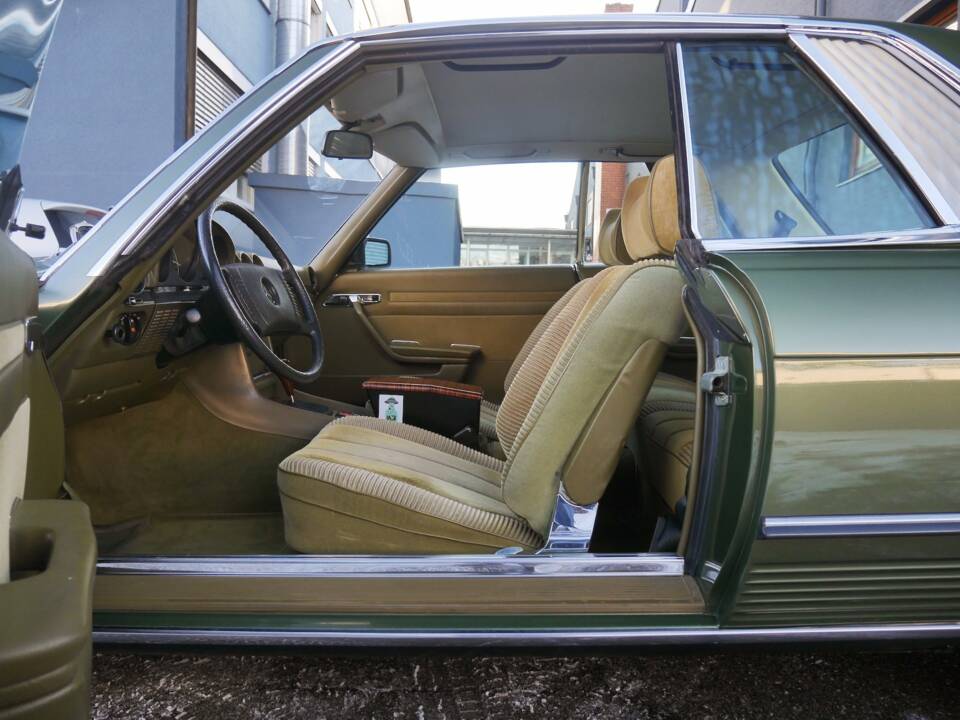 Afbeelding 5/41 van Mercedes-Benz 280 SLC (1977)