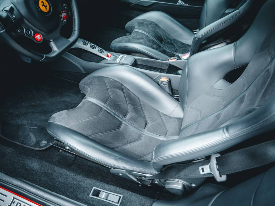 Image 27/56 of Ferrari 488 GTB (2020)